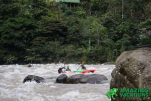 kayaking in costa rica