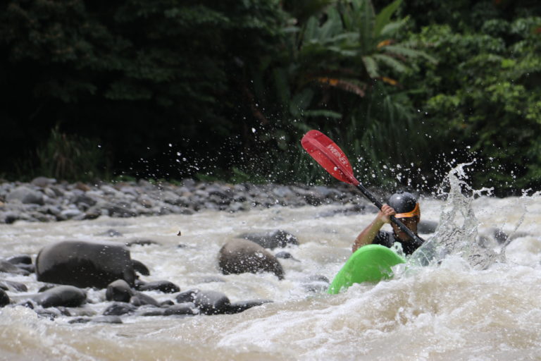 kayaking on the pacuare river